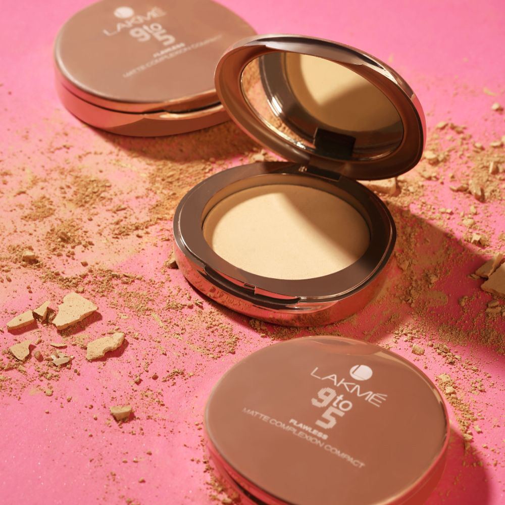 9 To 5 Powerplay Matte Compact, Oil Control Formula, With Vitamin E