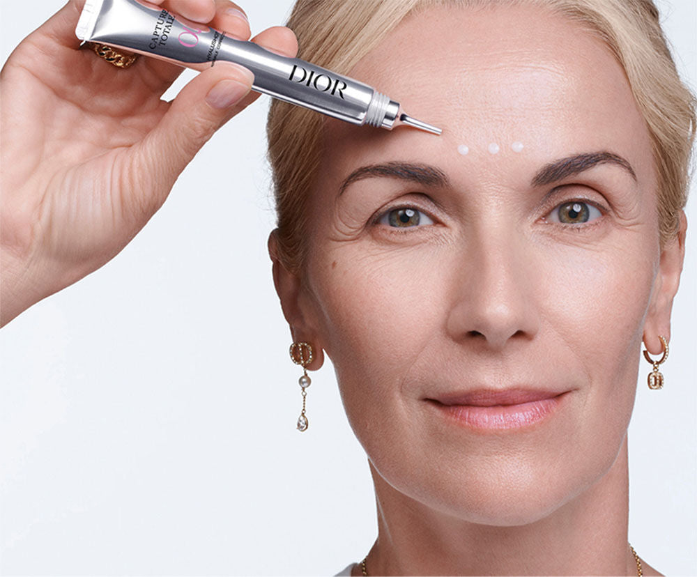 Capture Totale Hyalushot Wrinkle Corrector
