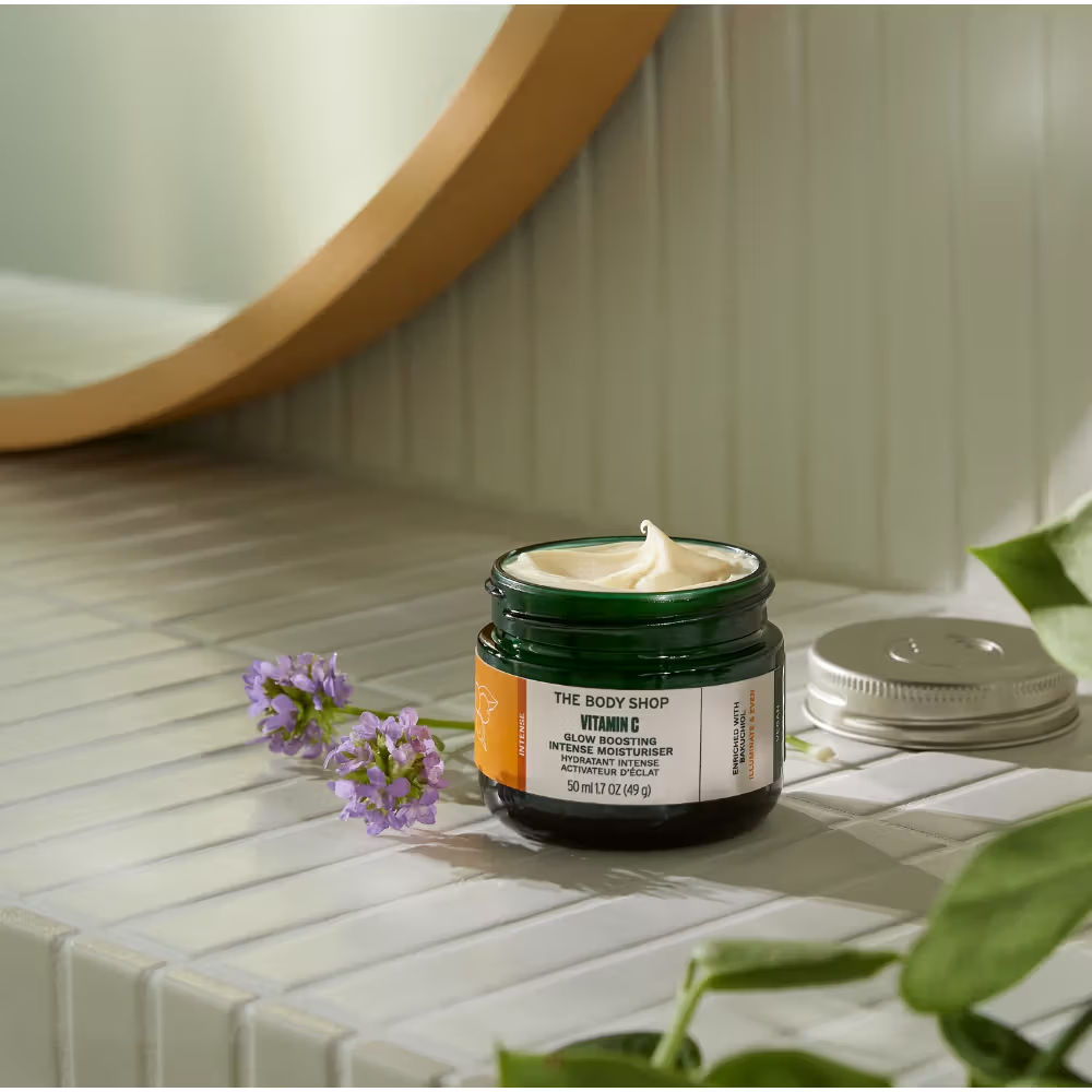 Vitamin C Glow Boosting Moisturizer Boosts Radiance & Hydrates Dull Skin All Skin