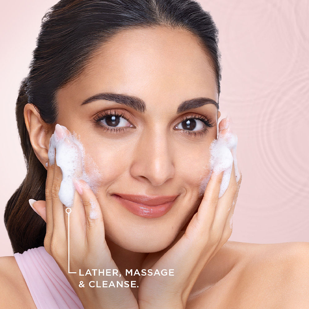 Bright Beauty Facewash with Niacinamide, For Glass Skin-like Shine