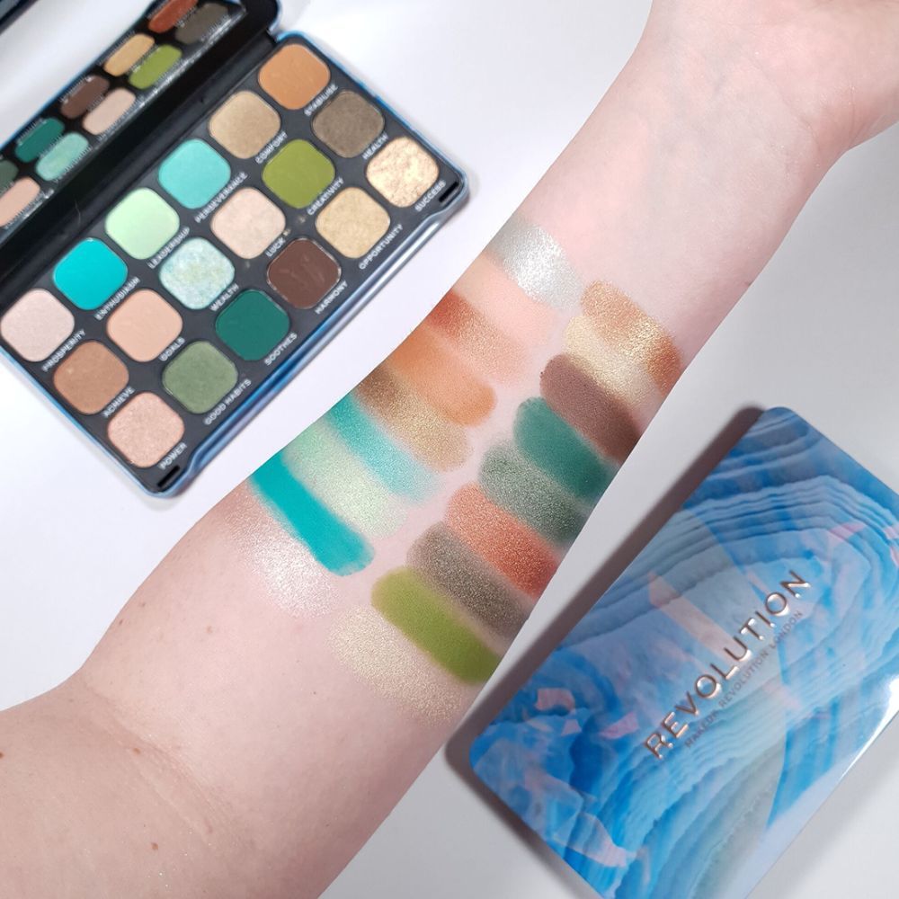 Crystal Aura Forever Flawless Shadow Palette Aventurine