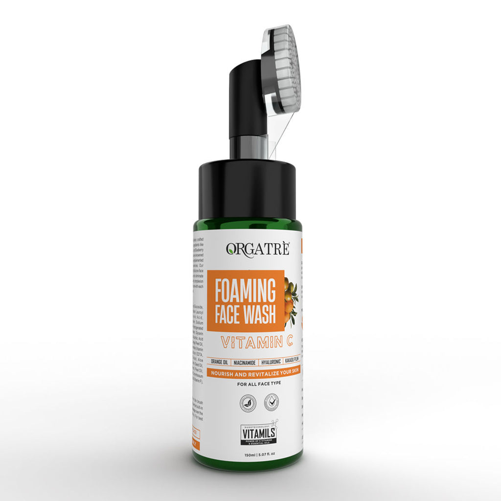 Niacinamide & Vitamin C Foaming Face Wash With Built-In Silicon Brush For Acne-Prone Skin
