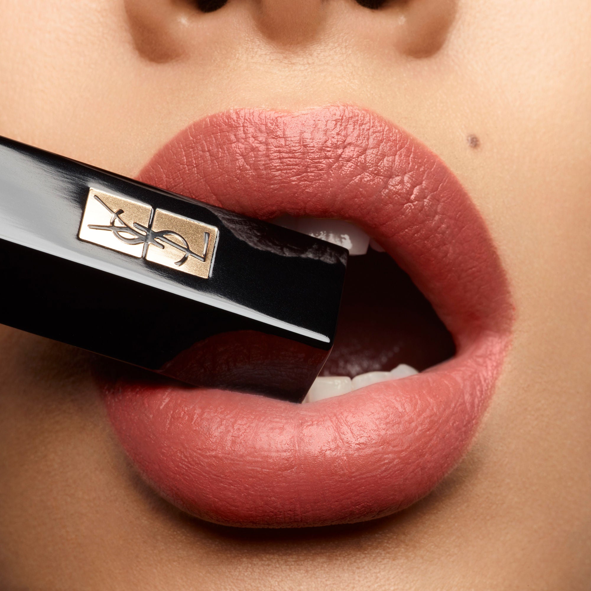 Rouge Pur Couture The Slim Radical Lipstick