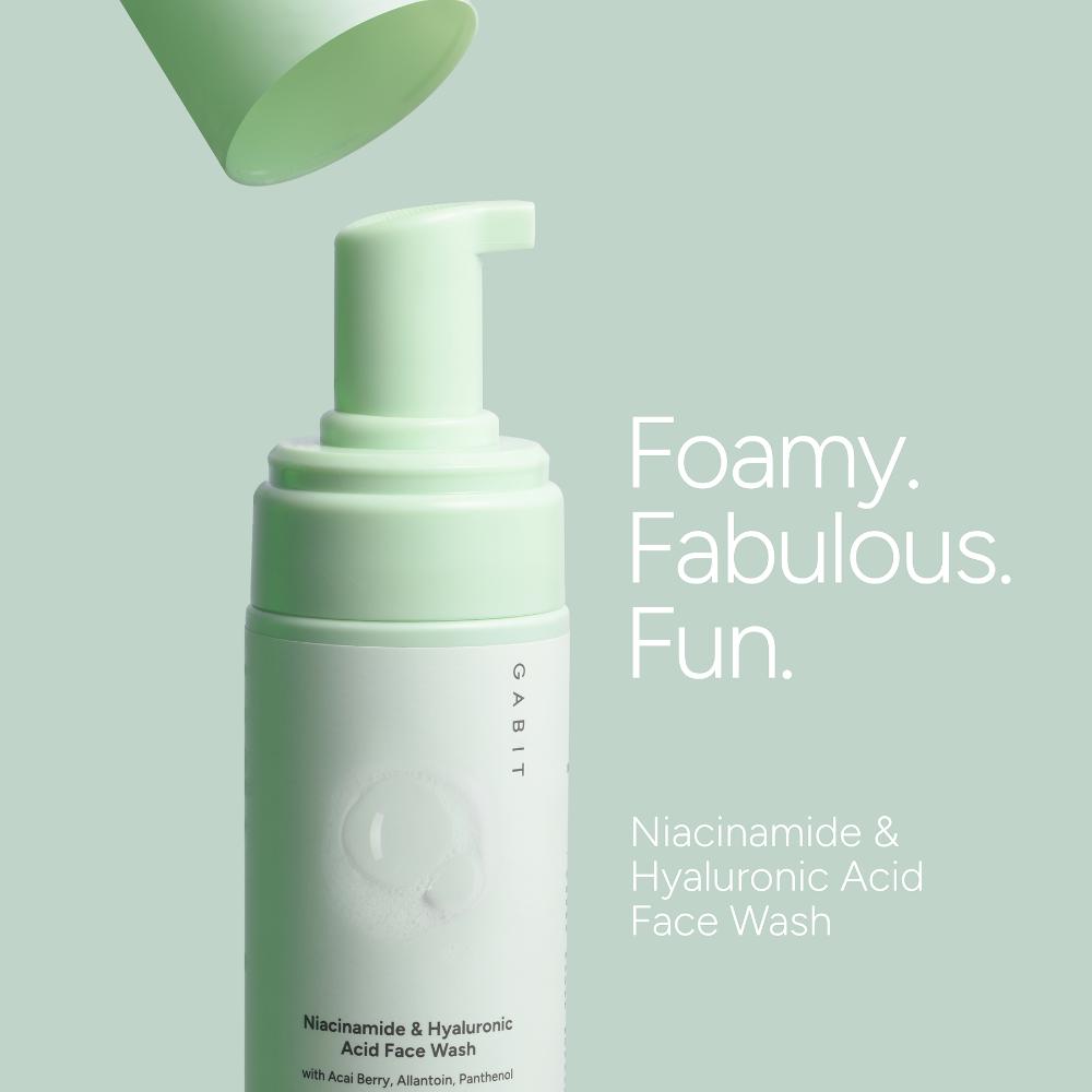 Niacinamide & Hyaluronic Acid Foaming Face Wash With Vitamin B5 For Glowing & Hydrated Skin