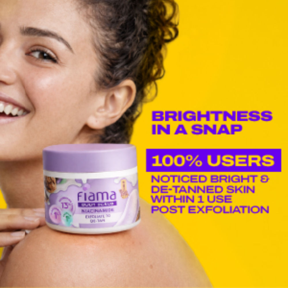De Tan Body Scrub With 1% Niacinamide