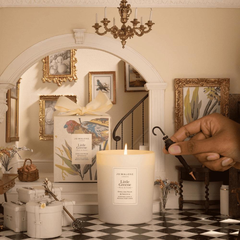 English Pear & Freesia Classic Candle